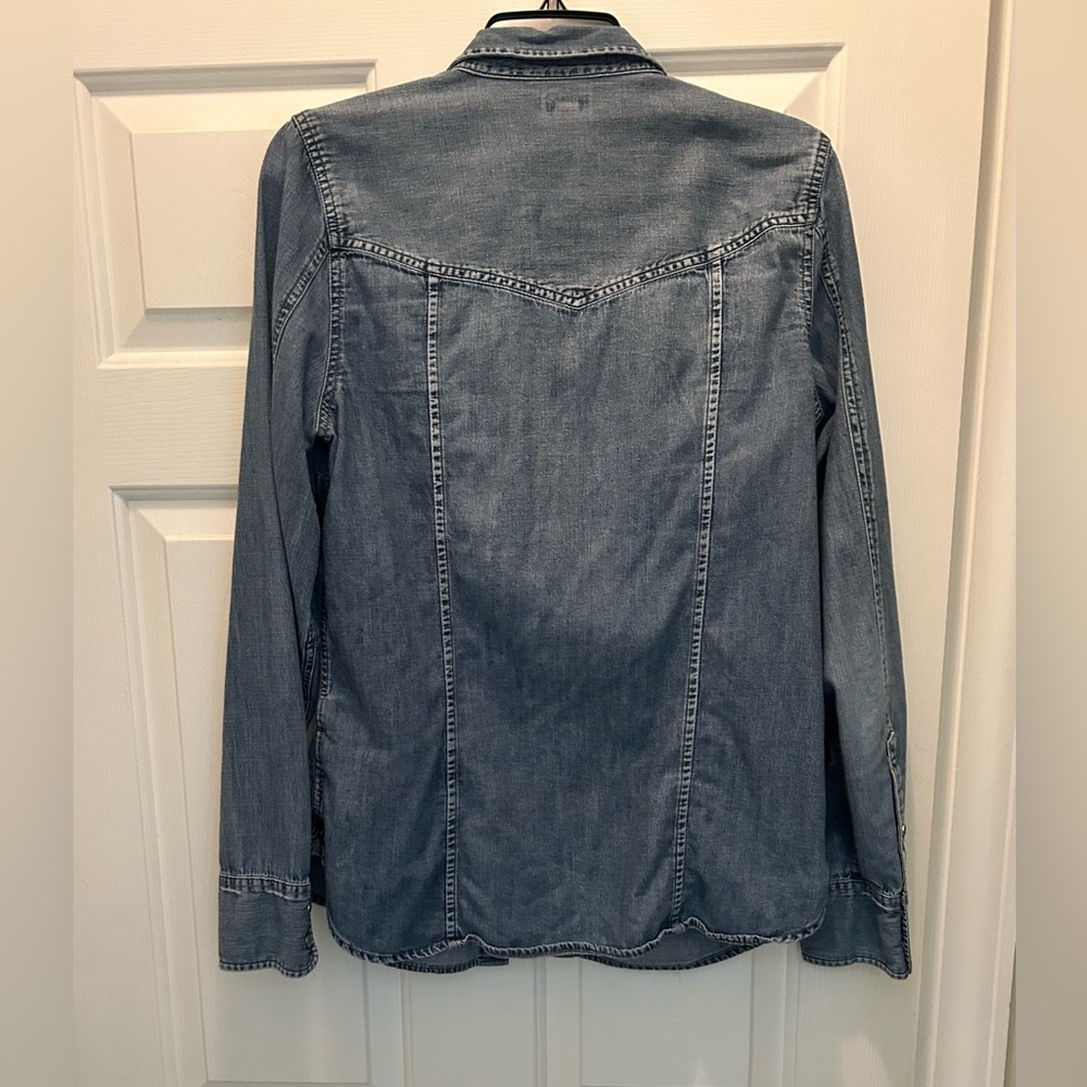 *Like New* J.Crew Woman’s Classic “Western Pearl Snap” Indigo Blue Denim Shirt - Picture 5 of 15